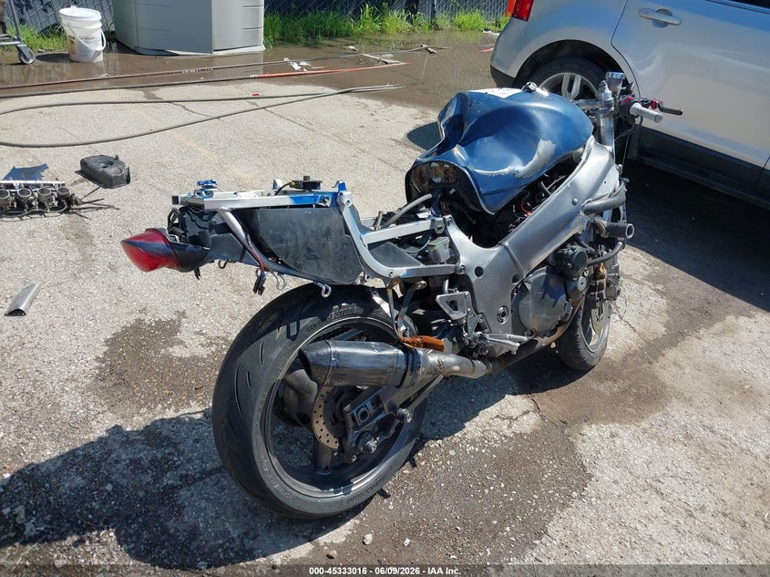 1998 Suzuki Gsx-r600 VIN JS1GN78A6W2101413 IAAI salvage auction — FRONT END, Salvage (Kansas), sold $100 on 2026-07-29 (photo 4)