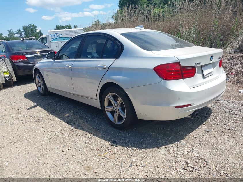 2015 BMW 3er VIN WBA3B5G52FNS15037 IAAI salvage auction — NORMAL WEAR, Clear (Virginia), sold $825 on 2026-07-23 (photo 3)