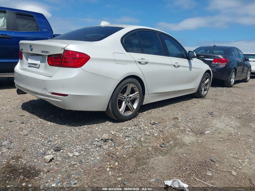 2015 BMW 3er VIN WBA3B5G52FNS15037 IAAI salvage auction — NORMAL WEAR, Clear (Virginia), sold $825 on 2026-07-23 (photo 4)