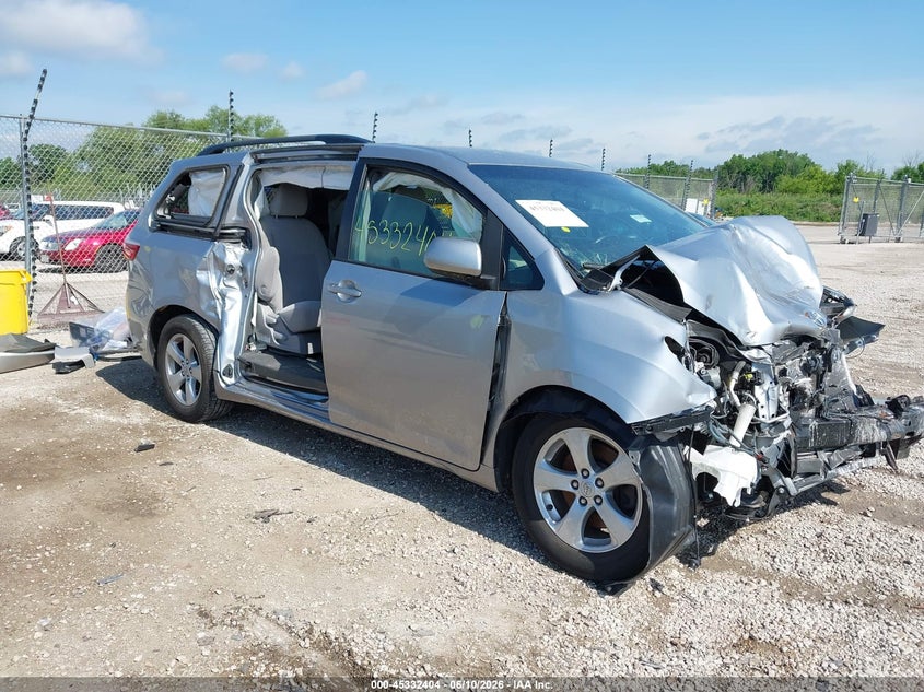 2017 Toyota Sienna VIN 5TDKZ3DC6HS773309 IAAI salvage auction — FRONT END, Salvage Title, sold $25 on 2026-07-28 (photo 1)