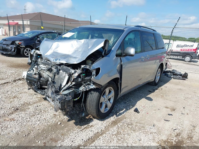 2017 Toyota Sienna VIN 5TDKZ3DC6HS773309 IAAI salvage auction — FRONT END, Salvage Title, sold $25 on 2026-07-28 (photo 2)
