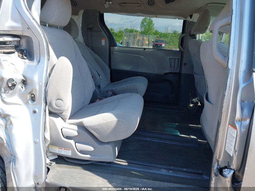 2017 Toyota Sienna VIN 5TDKZ3DC6HS773309 IAAI salvage auction — FRONT END, Salvage Title, sold $25 on 2026-07-28 (photo 8)