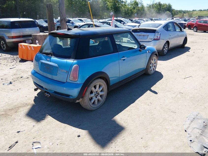 2005 Mini Cooper VIN WMWRE33445TD93371 IAAI salvage auction — NORMAL WEAR, Clear (Massachusetts), sold $300 on 2026-07-22 (photo 4)