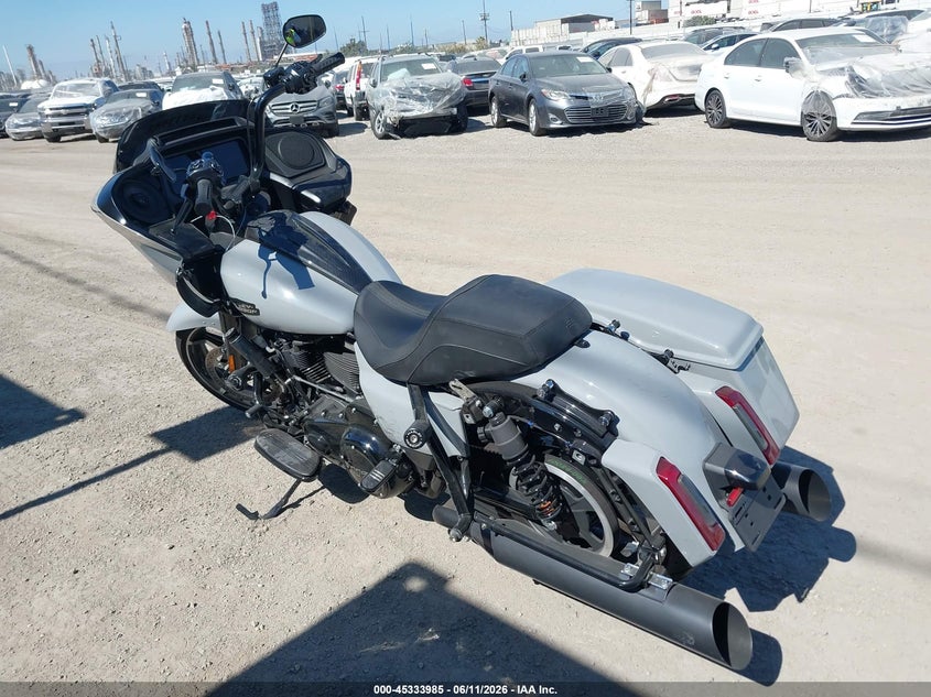 2025 Harley-davidson Road glide VIN 1HD1KH727SB640104 IAAI salvage auction — LEFT & RIGHT, Salvage Title, sold $15,300 on 2026-07-15 (photo 3)