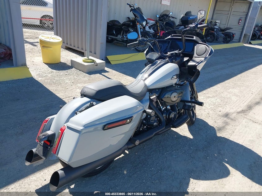 2025 Harley-davidson Road glide VIN 1HD1KH727SB640104 IAAI salvage auction — LEFT & RIGHT, Salvage Title, sold $15,300 on 2026-07-15 (photo 4)