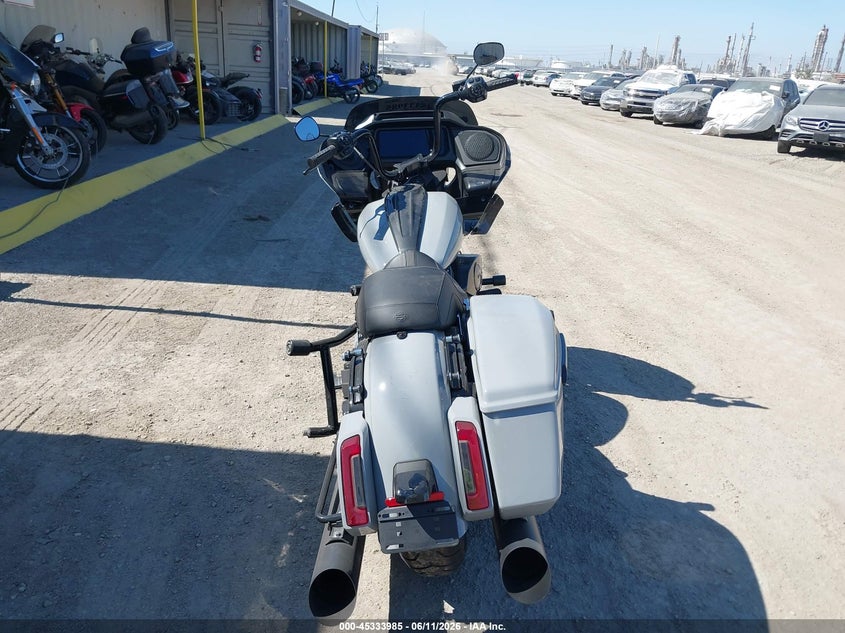 2025 Harley-davidson Road glide VIN 1HD1KH727SB640104 IAAI salvage auction — LEFT & RIGHT, Salvage Title, sold $15,300 on 2026-07-15 (photo 6)