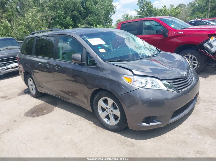 2015 Toyota Sienna VIN 5TDKK3DC7FS564355 IAAI salvage auction — FRONT END, Salvage (Missouri), sold $2,400 on 2026-07-29 (photo 1)
