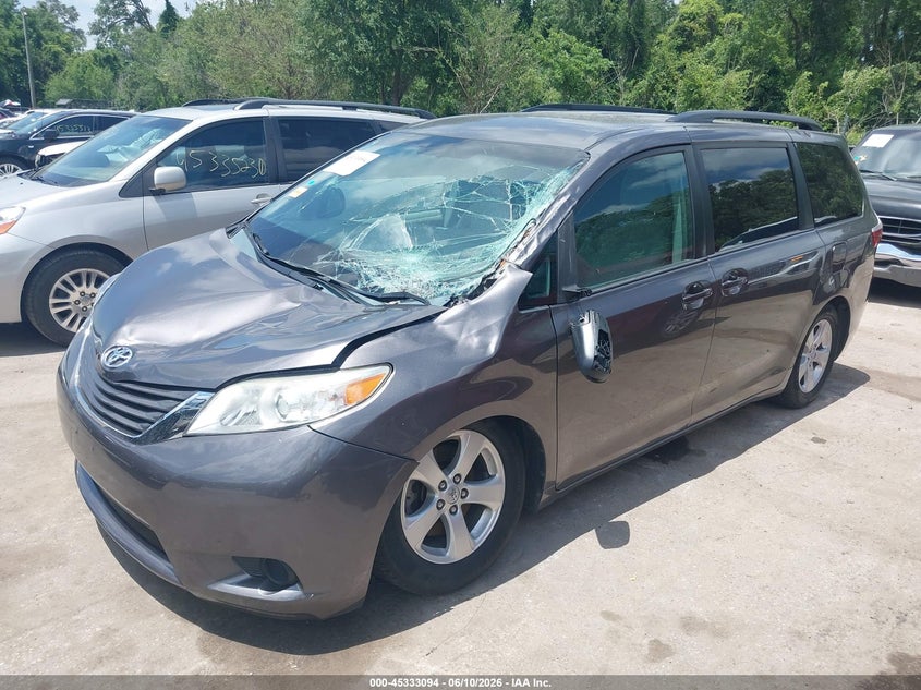 2015 Toyota Sienna VIN 5TDKK3DC7FS564355 IAAI salvage auction — FRONT END, Salvage (Missouri), sold $2,400 on 2026-07-29 (photo 2)