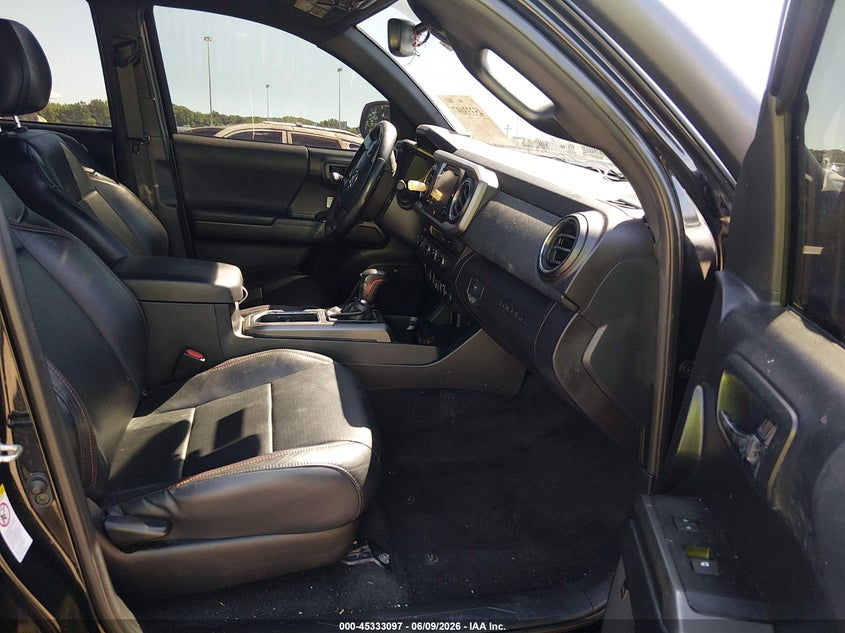 2019 Toyota Tacoma VIN 5TFCZ5AN6KX196725 IAAI salvage auction — RIGHT FRONT, Salvage Title, sold $15,800 on 2026-07-30 (photo 5)