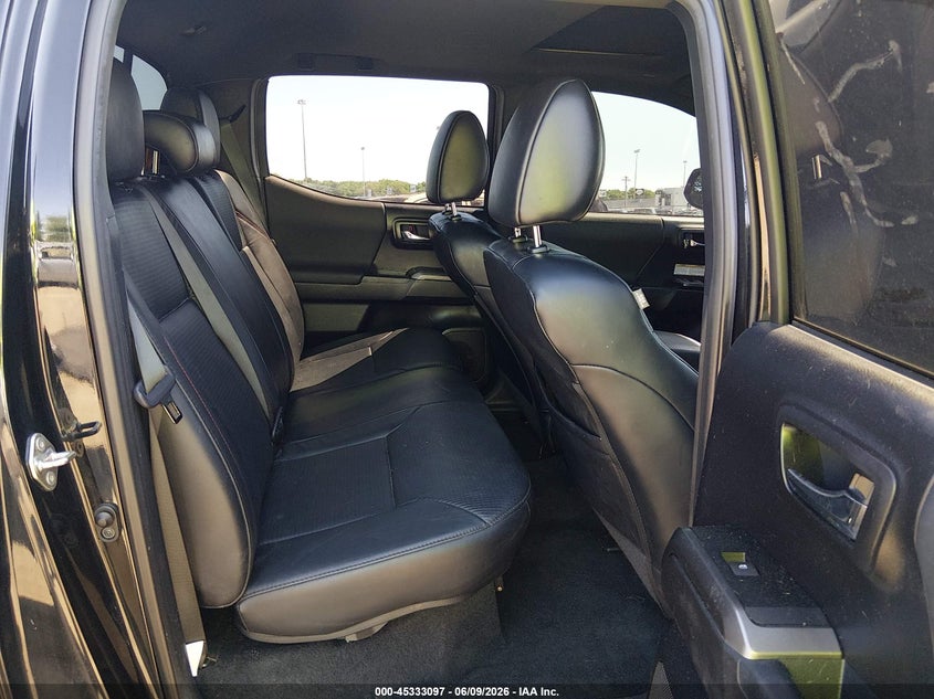 2019 Toyota Tacoma VIN 5TFCZ5AN6KX196725 IAAI salvage auction — RIGHT FRONT, Salvage Title, sold $15,800 on 2026-07-30 (photo 8)