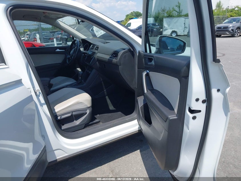 2019 Volkswagen Tiguan VIN 3VV3B7AXXKM199152 IAAI salvage auction — REAR END, Salvage Title, sold $4,700 on 2026-09-03 (photo 5)