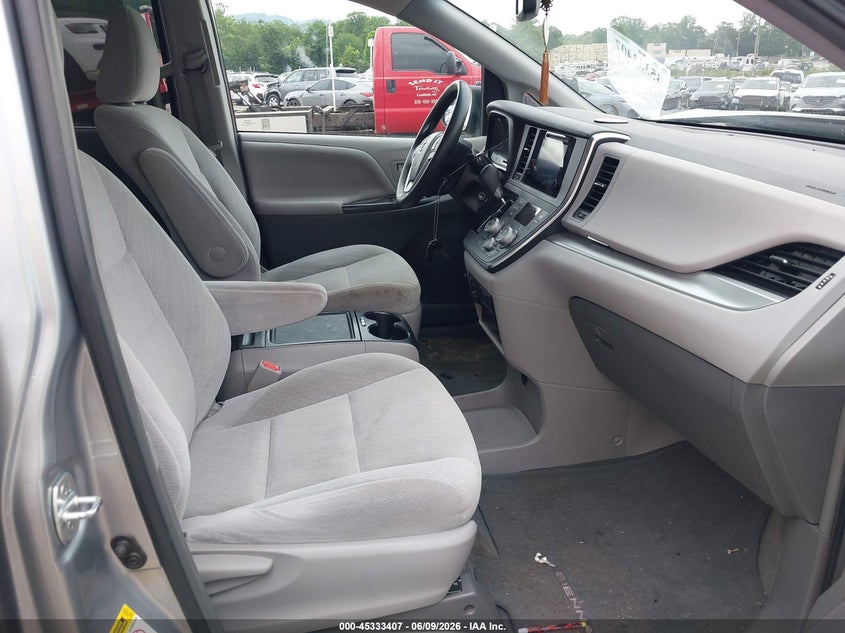 2017 Toyota Sienna VIN 5TDKZ3DC8HS771707 IAAI salvage auction — FRONT & REAR, Salvage Title, sold $1,600 on 2026-07-17 (photo 5)