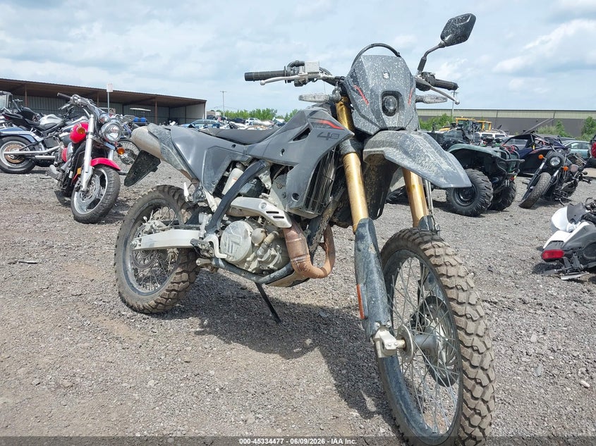 2025 Suzuki Dr-z VIN JS1ER11E3S7101257 IAAI salvage auction — LEFT FRONT, Salvage Title, sold $2,700 on 2026-07-15 (photo 1)