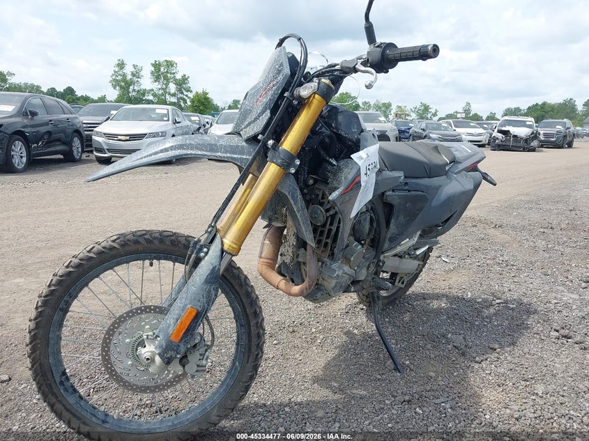 2025 Suzuki Dr-z VIN JS1ER11E3S7101257 IAAI salvage auction — LEFT FRONT, Salvage Title, sold $2,700 on 2026-07-15 (photo 2)