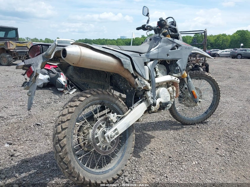 2025 Suzuki Dr-z VIN JS1ER11E3S7101257 IAAI salvage auction — LEFT FRONT, Salvage Title, sold $2,700 on 2026-07-15 (photo 4)