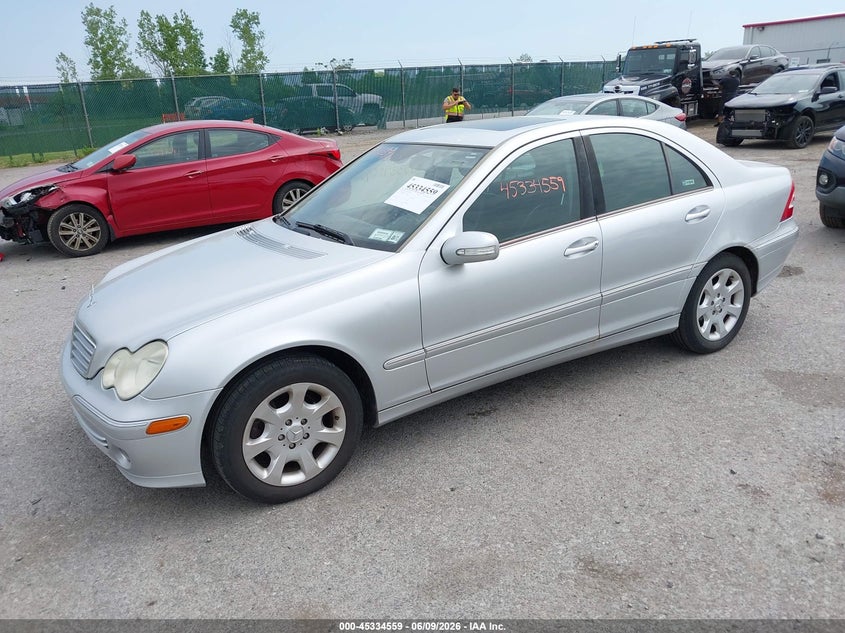 2006 Mercedes-benz C-klasse VIN WDBRF92H96F838335 IAAI salvage auction — SIDE, Clear (New York), sold $475 on 2026-07-19 (photo 2)