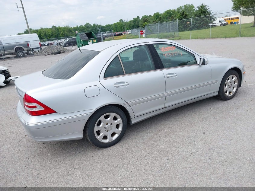 2006 Mercedes-benz C-klasse VIN WDBRF92H96F838335 IAAI salvage auction — SIDE, Clear (New York), sold $475 on 2026-07-19 (photo 4)