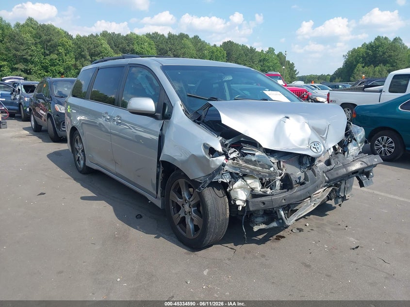 2017 Toyota Sienna VIN 5TDXZ3DC4HS768227 IAAI salvage auction — FRONT END, Salvage (North Carolina), sold $2,550 on 2026-07-08 (photo 1)