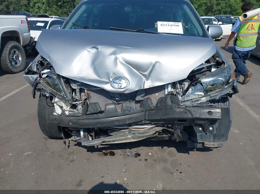 2017 Toyota Sienna VIN 5TDXZ3DC4HS768227 IAAI salvage auction — FRONT END, Salvage (North Carolina), sold $2,550 on 2026-07-08 (photo 6)