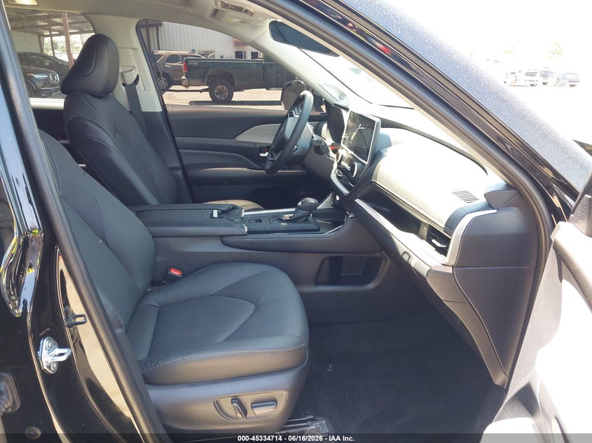 2026 Toyota Highlander VIN 5TDAAAB57TS108682 IAAI salvage auction — RIGHT FRONT, Salvage (California), sold $29,750 on 2026-07-05 (photo 5)