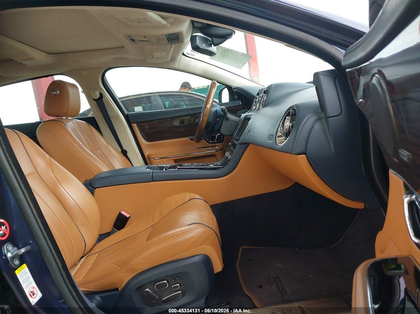 2015 Jaguar Xj VIN SAJWA2GZXF8V81154 IAAI salvage auction — NORMAL WEAR, Clear (Florida), sold $625 on 2026-07-14 (photo 5)