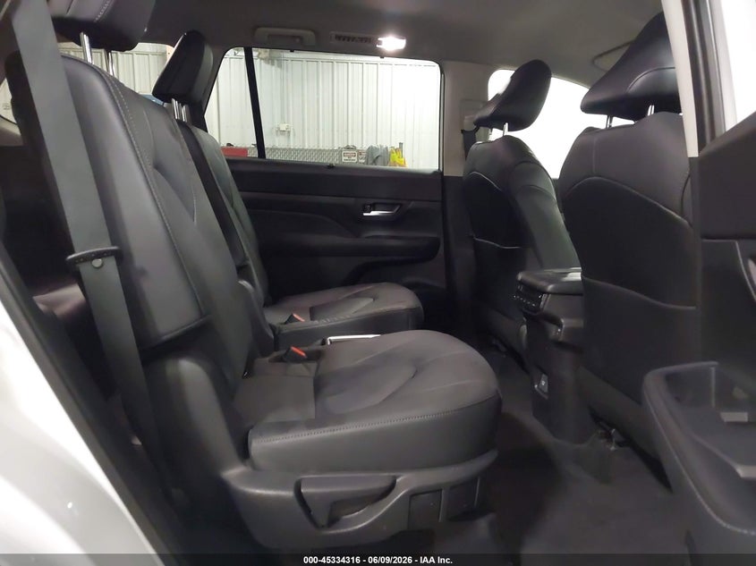 2025 Toyota Highlander VIN 5TDACAB54SS057134 IAAI salvage auction — HAIL, Salvage Title, sold $36,050 on 2026-07-28 (photo 8)