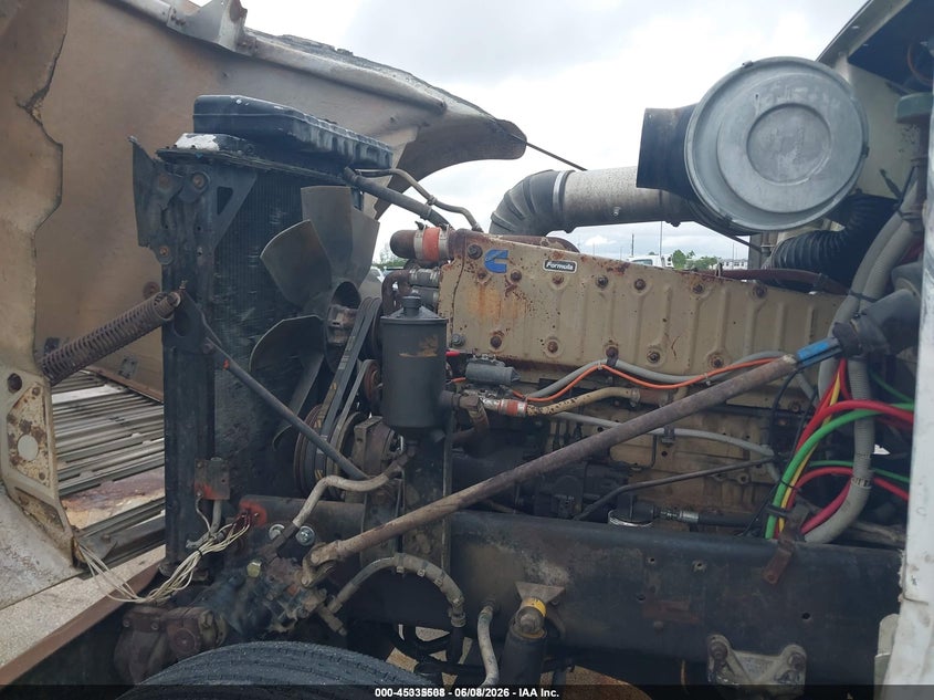 1988 Freightliner Conventional VIN 1FUP2CYBXJH331700 IAAI salvage auction — FRONT END, Salvage (Louisiana), sold $3,000 on 2026-07-09 (photo 9)