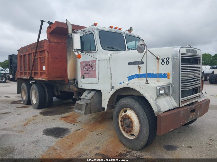 1988 Freightliner Conventional VIN 1FUP2CYBXJH331700 IAAI salvage auction — FRONT END, Salvage (Louisiana), sold $3,000 on 2026-07-09 (photo 1)