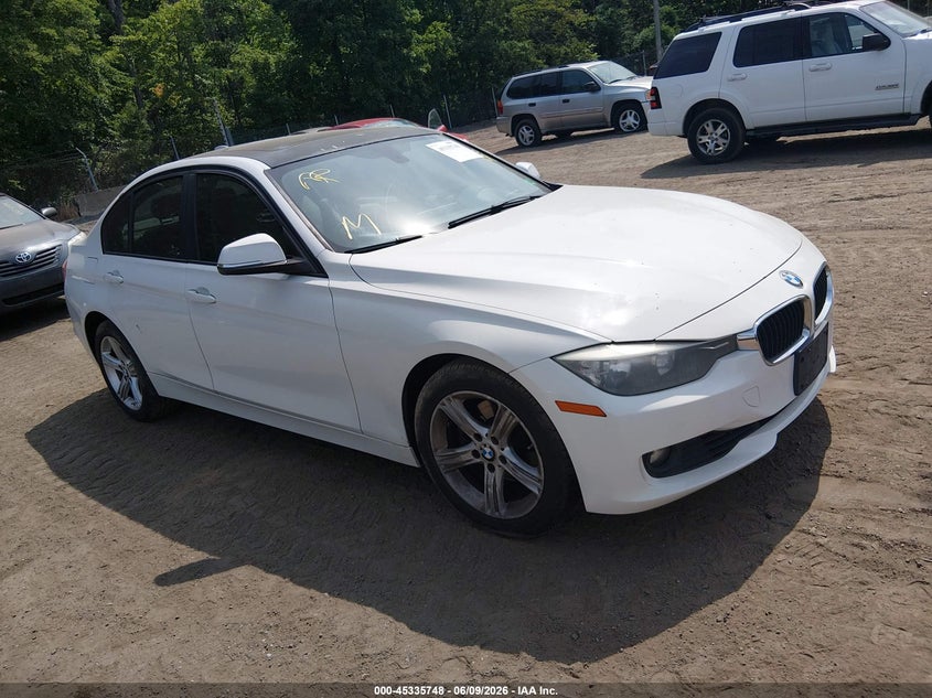 2012 BMW 3er VIN WBA3A5G50CNN65412 IAAI salvage auction — NORMAL WEAR, Salvage Title, sold $550 on 2026-07-15 (photo 1)