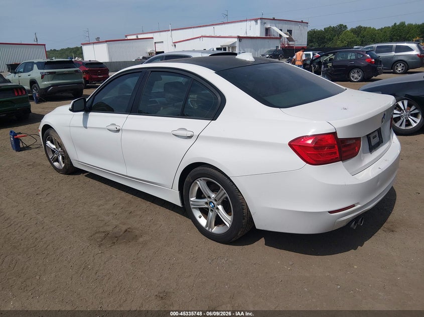 2012 BMW 3er VIN WBA3A5G50CNN65412 IAAI salvage auction — NORMAL WEAR, Salvage Title, sold $550 on 2026-07-15 (photo 3)