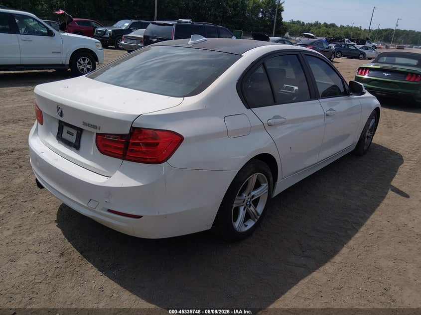 2012 BMW 3er VIN WBA3A5G50CNN65412 IAAI salvage auction — NORMAL WEAR, Salvage Title, sold $550 on 2026-07-15 (photo 4)
