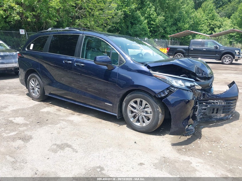 2021 Toyota Sienna VIN 5TDJRKEC3MS058146 IAAI salvage auction — FRONT END, Salvage Title, sold $10,500 on 2026-08-22 (photo 1)