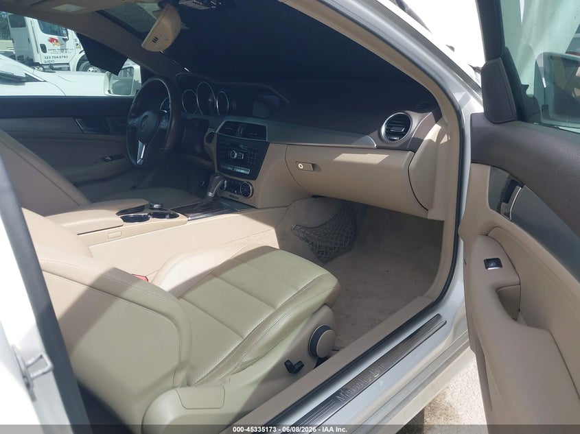 2014 Mercedes-benz C-klasse VIN WDDGJ8JBXEG161292 IAAI salvage auction — FRONT END, Salvage Title, sold $1,050 on 2026-07-15 (photo 5)