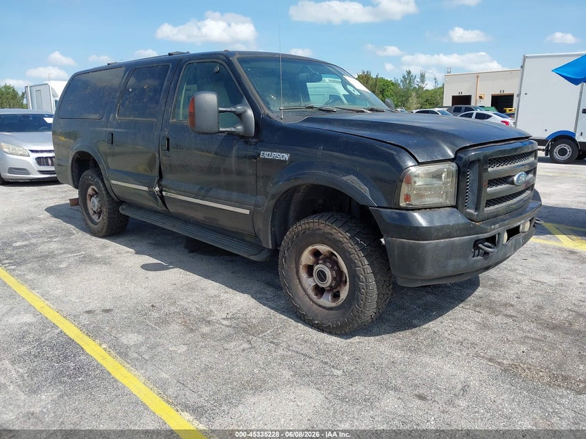 2005 Ford Excursion VIN 1FMSU43P65EB63285 IAAI salvage auction — NORMAL WEAR, Clear (Florida), sold $1,100 on 2026-07-09 (photo 1)