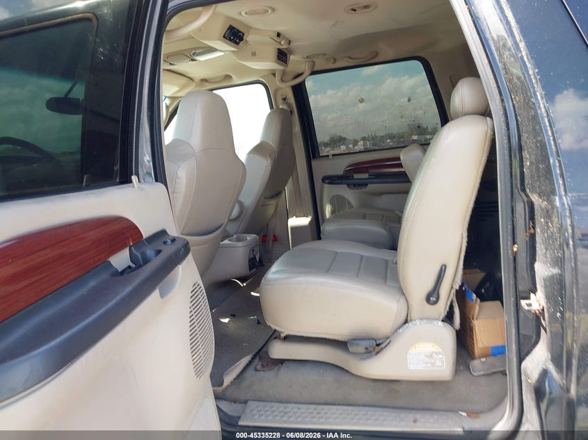 2005 Ford Excursion VIN 1FMSU43P65EB63285 IAAI salvage auction — NORMAL WEAR, Clear (Florida), sold $1,100 on 2026-07-09 (photo 8)