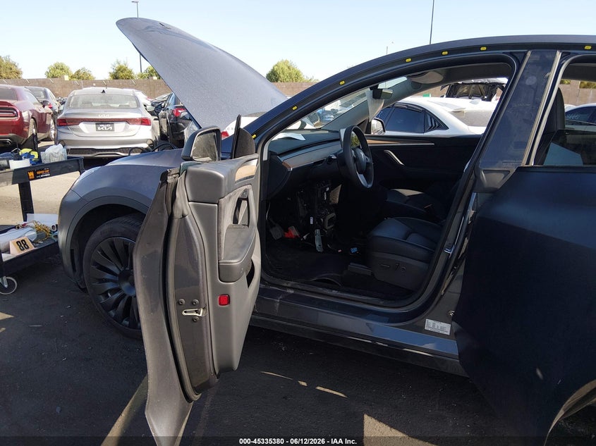 2023 Tesla Model y VIN 7SAYGDEE1PA166677 IAAI salvage auction — REAR END, Salvage Title, sold $10,300 on 2026-07-24 (photo 5)