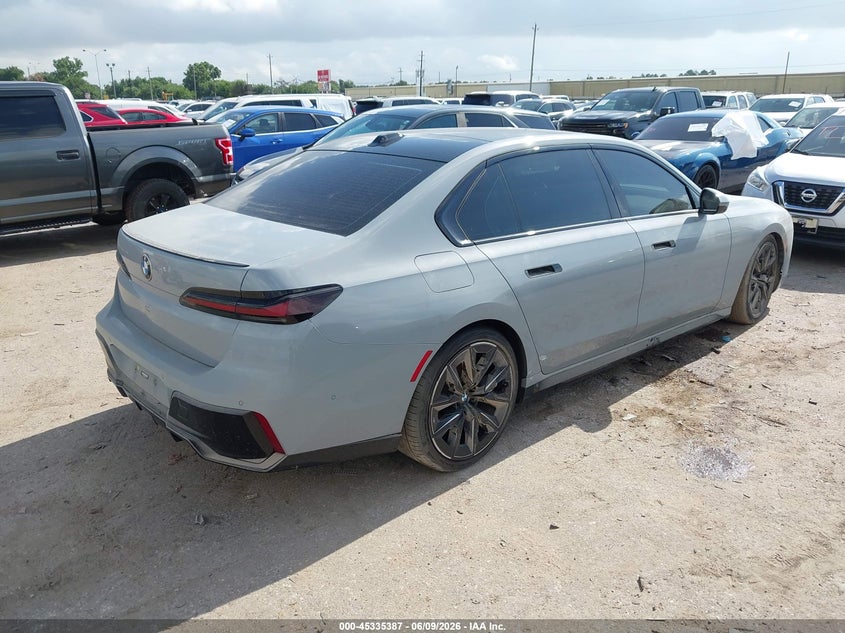 2023 BMW 7er VIN WBA23EH08PCM54262 IAAI salvage auction — WATER/FLOOD, Salvage (Texas), sold $24,900 on 2026-08-12 (photo 4)