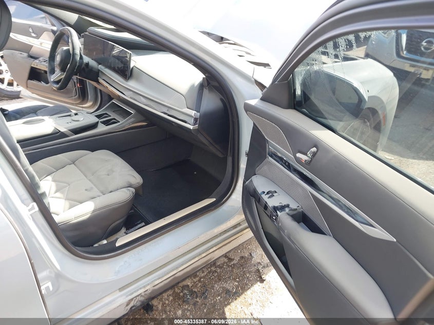 2023 BMW 7er VIN WBA23EH08PCM54262 IAAI salvage auction — WATER/FLOOD, Salvage (Texas), sold $24,900 on 2026-08-12 (photo 5)