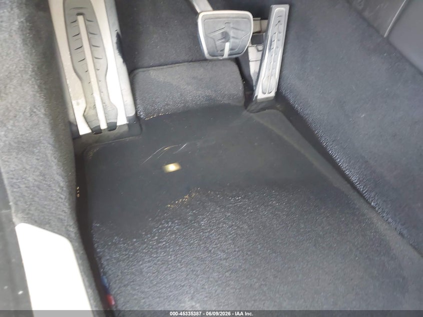 2023 BMW 7er VIN WBA23EH08PCM54262 IAAI salvage auction — WATER/FLOOD, Salvage (Texas), sold $24,900 on 2026-08-12 (photo 6)
