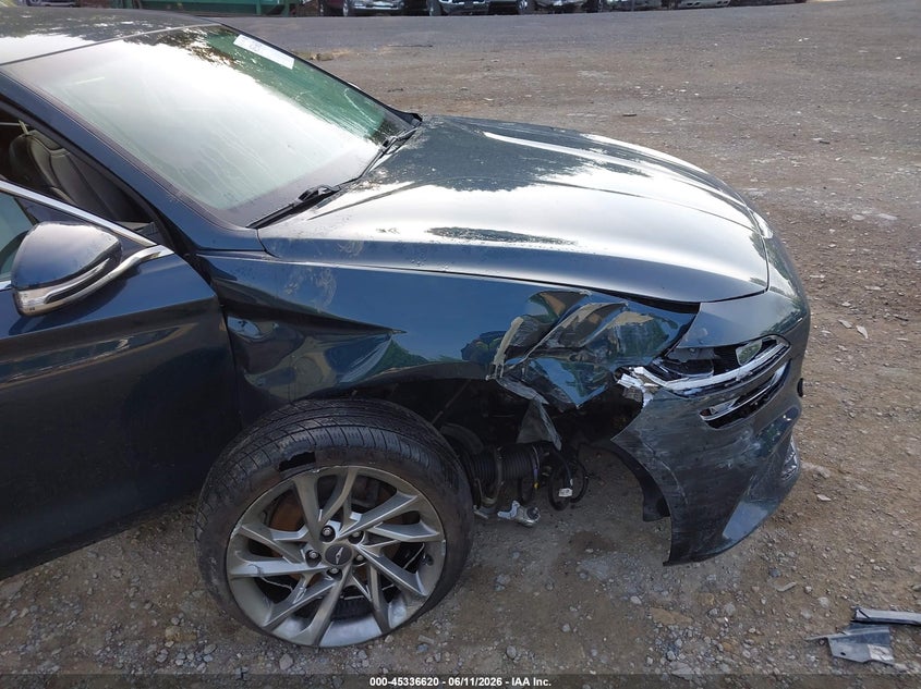 2022 Genesis G70 VIN KMTG34TA6NU101188 IAAI salvage auction — RIGHT FRONT, Salvage Title, sold $5,850 on 2026-07-28 (photo 6)