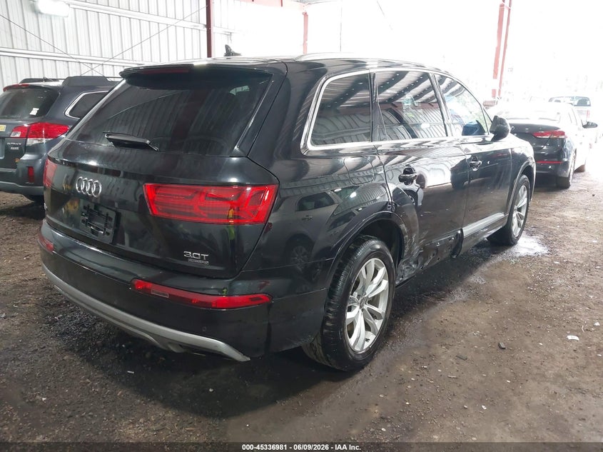 2017 Audi Q7 VIN WA1LAAF72HD027428 IAAI salvage auction — RIGHT SIDE, Clear (Virginia), sold $2,150 on 2026-07-30 (photo 4)