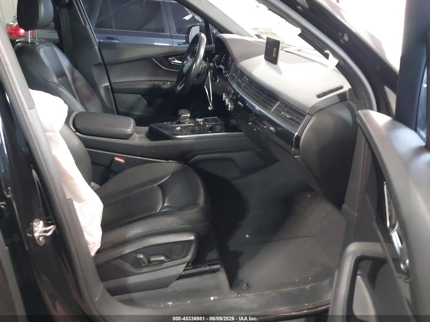 2017 Audi Q7 VIN WA1LAAF72HD027428 IAAI salvage auction — RIGHT SIDE, Clear (Virginia), sold $2,150 on 2026-07-30 (photo 5)