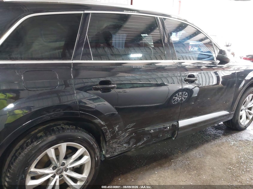 2017 Audi Q7 VIN WA1LAAF72HD027428 IAAI salvage auction — RIGHT SIDE, Clear (Virginia), sold $2,150 on 2026-07-30 (photo 6)