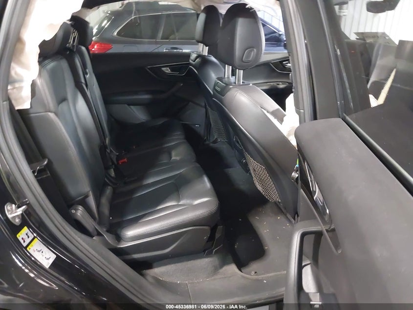 2017 Audi Q7 VIN WA1LAAF72HD027428 IAAI salvage auction — RIGHT SIDE, Clear (Virginia), sold $2,150 on 2026-07-30 (photo 8)
