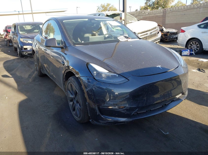2025 Tesla Model y VIN 7SAYGDED8SF306453 — IAAI salvage auction photo