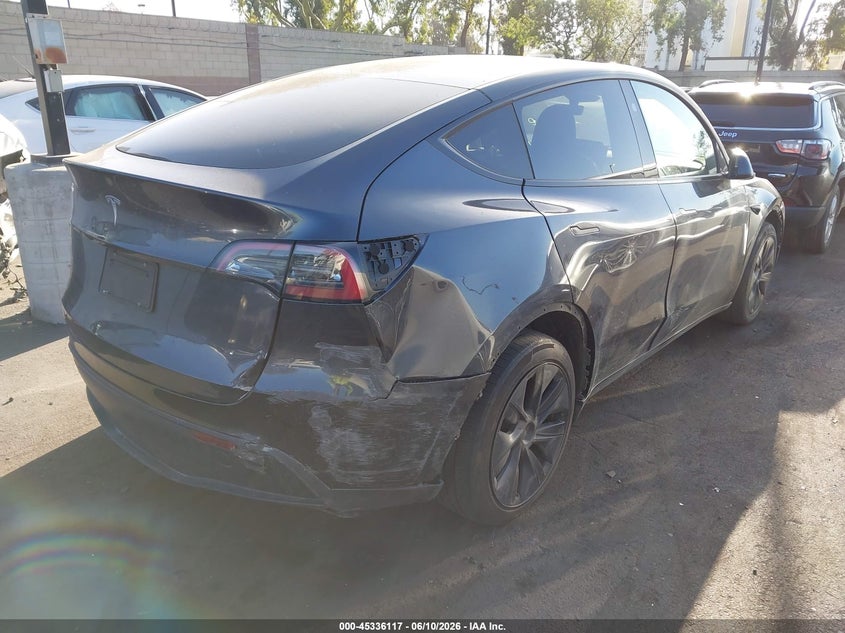 2025 Tesla Model y VIN 7SAYGDED8SF306453 IAAI salvage auction — RIGHT SIDE, Salvage Title, sold $11,750 on 2026-07-31 (photo 4)