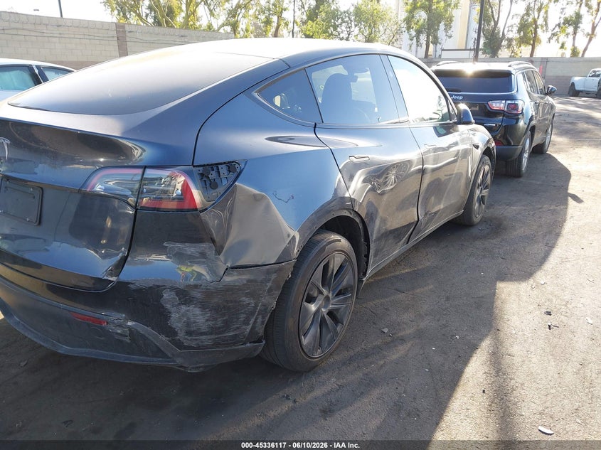 2025 Tesla Model y VIN 7SAYGDED8SF306453 IAAI salvage auction — RIGHT SIDE, Salvage Title, sold $11,750 on 2026-07-31 (photo 6)