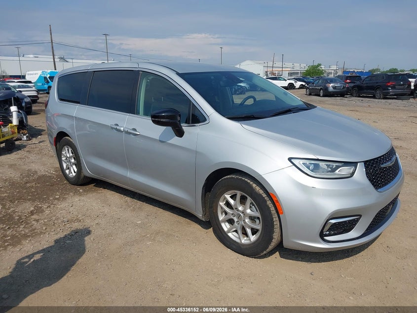2024 Chrysler Pacifica VIN 2C4RC1BG3RR132719 IAAI salvage auction — SIDE, Enterprise Vehicles Clear Only (Indiana), sold $13,100 on 2026-07-17 (photo 1)