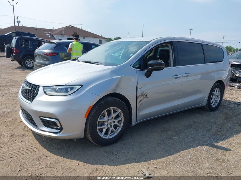 2024 Chrysler Pacifica VIN 2C4RC1BG3RR132719 IAAI salvage auction — SIDE, Enterprise Vehicles Clear Only (Indiana), sold $13,100 on 2026-07-17 (photo 2)