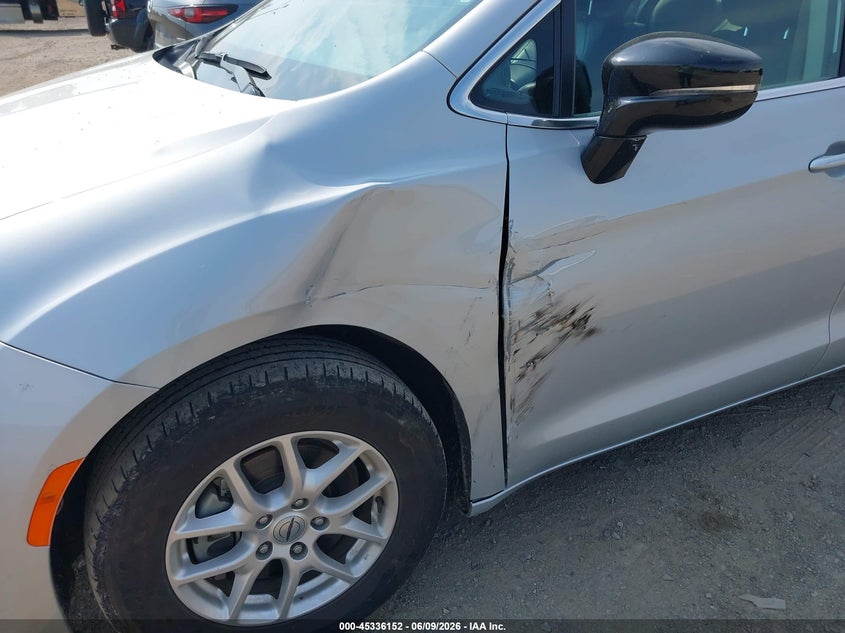 2024 Chrysler Pacifica VIN 2C4RC1BG3RR132719 IAAI salvage auction — SIDE, Enterprise Vehicles Clear Only (Indiana), sold $13,100 on 2026-07-17 (photo 6)